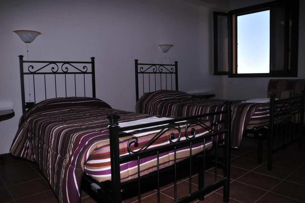 アルブス Agriturismo Rocca Su Moruヴィラ エクステリア 写真