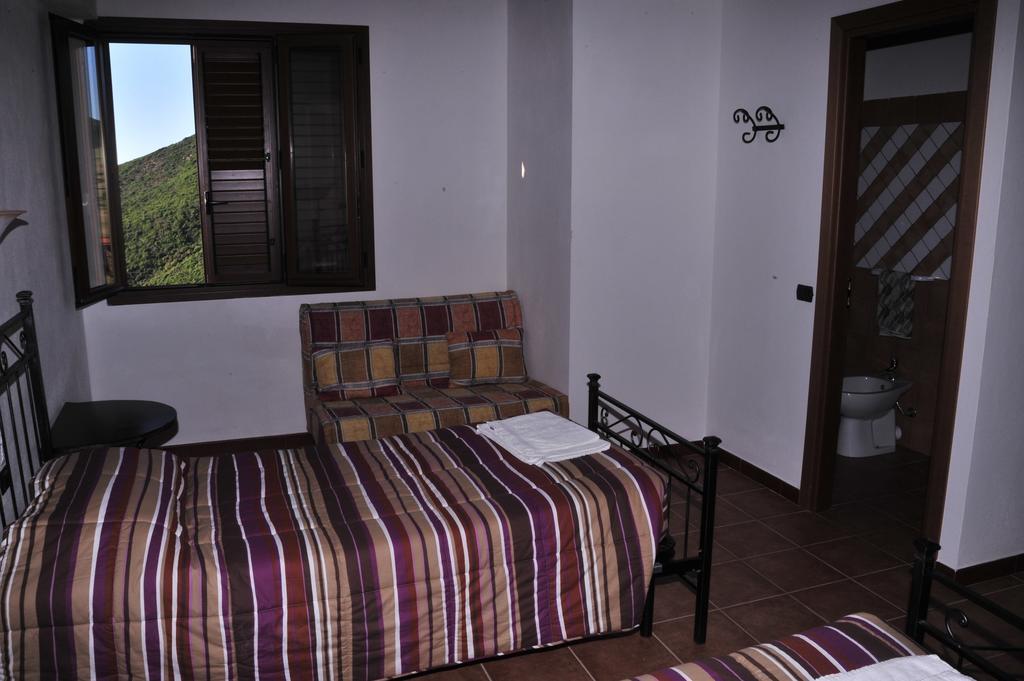 アルブス Agriturismo Rocca Su Moruヴィラ エクステリア 写真