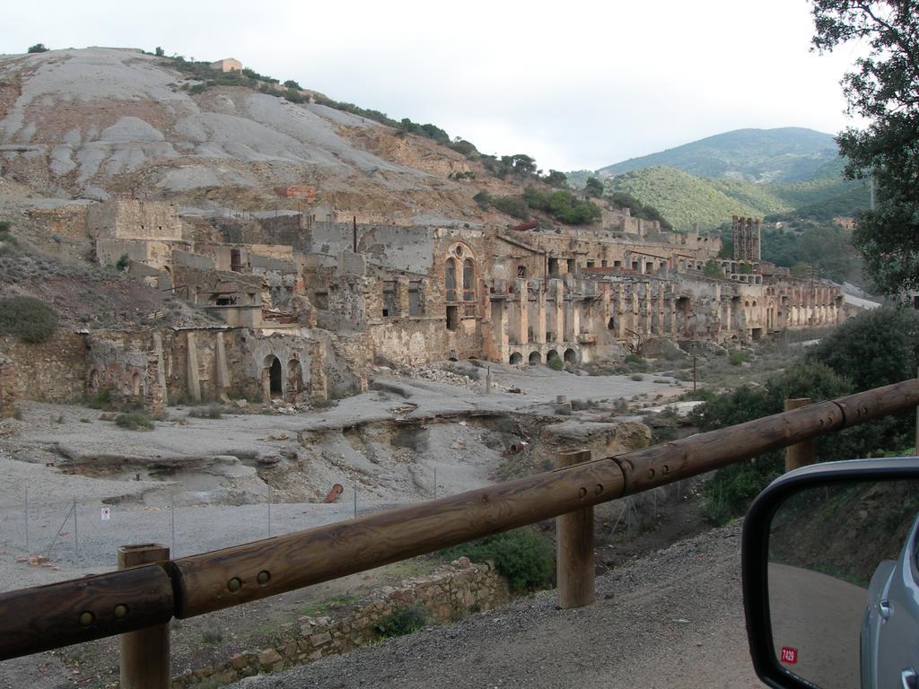アルブス Agriturismo Rocca Su Moruヴィラ エクステリア 写真