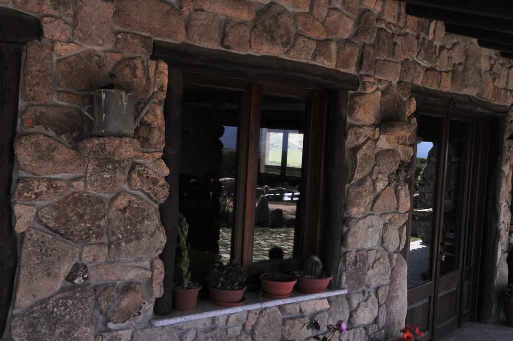 アルブス Agriturismo Rocca Su Moruヴィラ エクステリア 写真